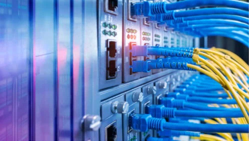 The network is connected to the server, featuring Data Field Technology Services and highlighting their expertise in innovative tech solutions.