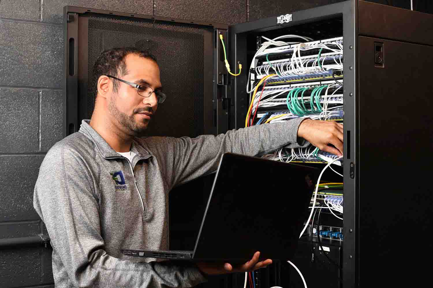 Image portraying a man working, featuring DataField Technology Services and emphasizing Telecom Engineering Project Consulting, ensuring alignment with the page's context.